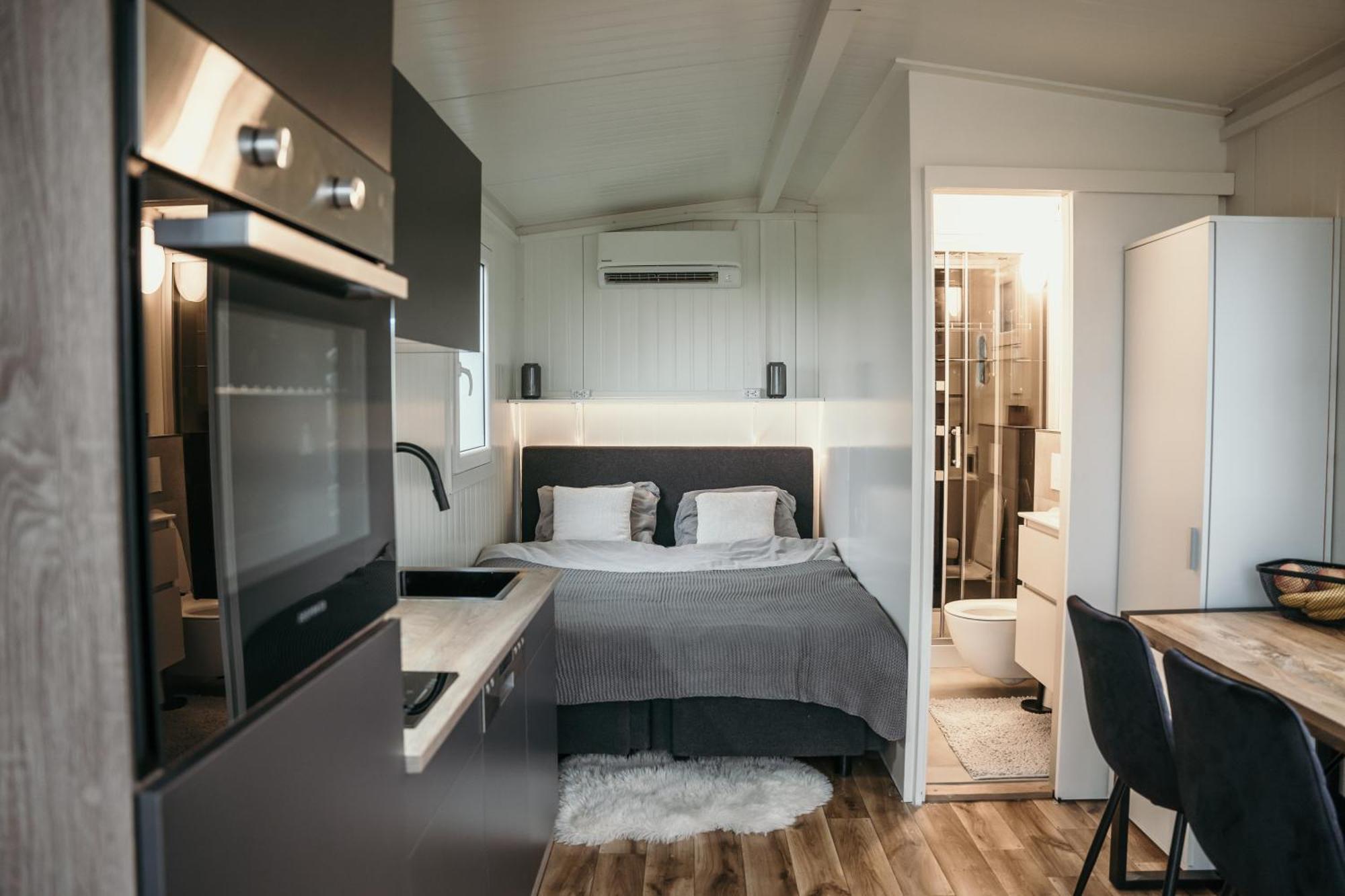 Luxe Tiny House Incl Jacuzzi En Strandhuisje In Zomerseizoen Meliskerke