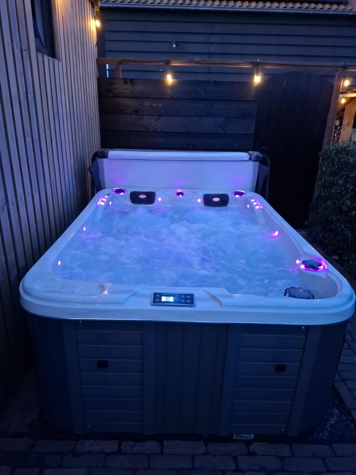 Vakantiehuis Luxe Tiny House Incl Jacuzzi En Strandhuisje In Zomerseizoen *