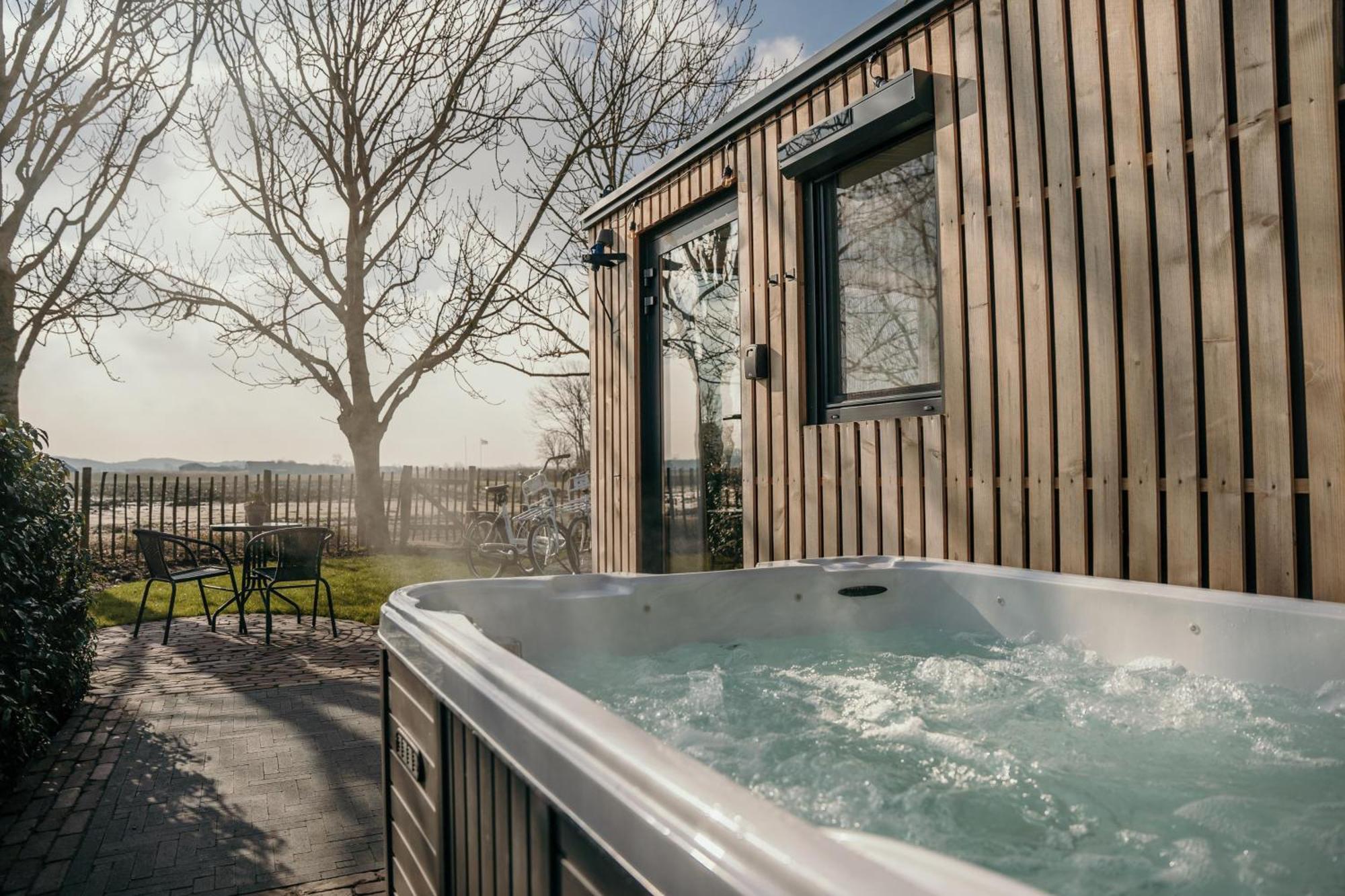 Vakantiehuis Luxe Tiny House Incl Jacuzzi En Strandhuisje In Zomerseizoen Meliskerke